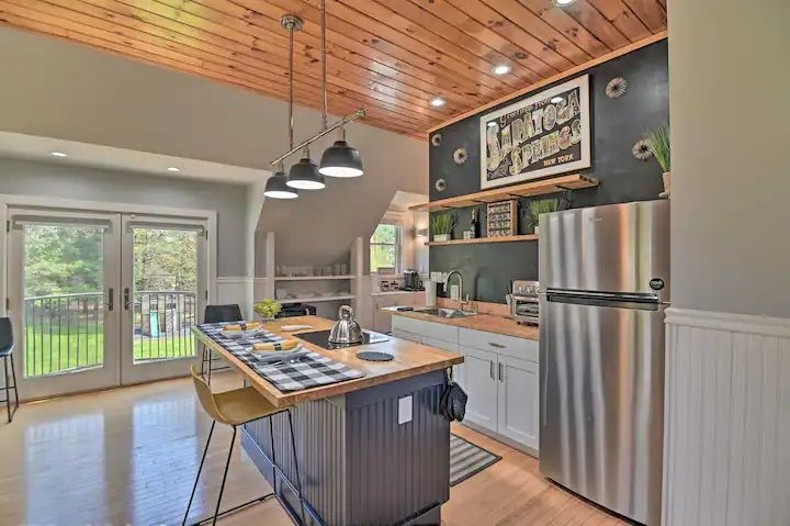 Stylish Loft  1.5 miles to Saratoga Hospital - Photo 8