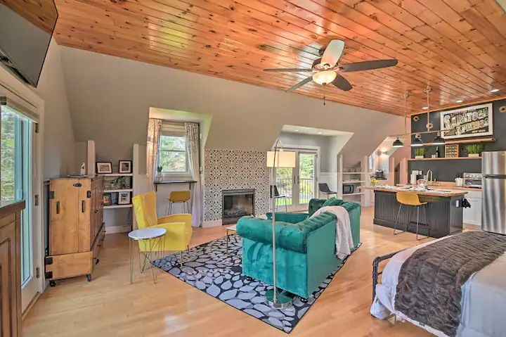 Stylish Loft  1.5 miles to Saratoga Hospital - Photo 4