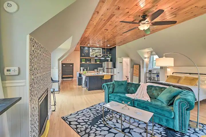 Stylish Loft  1.5 miles to Saratoga Hospital - Photo 3