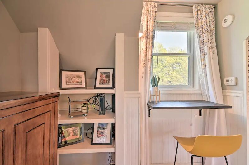 Stylish Loft  1.5 miles to Saratoga Hospital - Photo 7