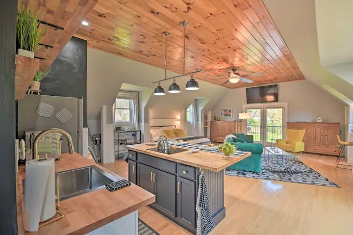 Stylish Loft  1.5 miles to Saratoga Hospital - Photo 6