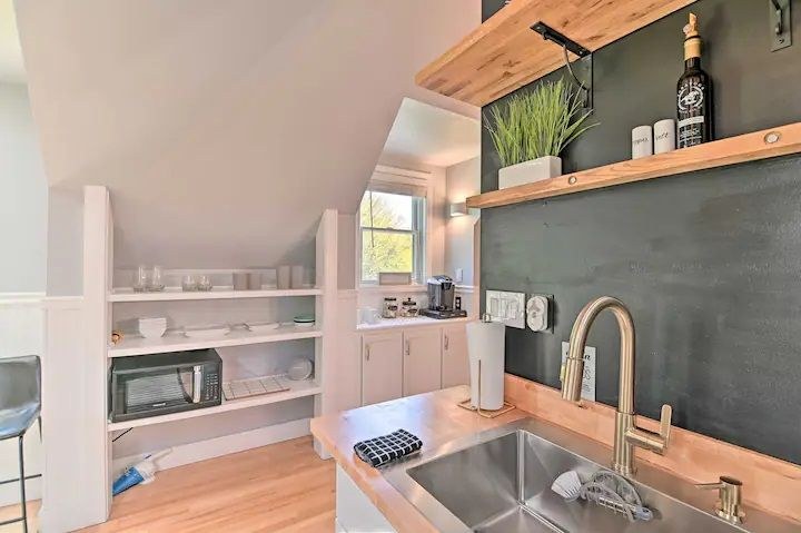Stylish Loft  1.5 miles to Saratoga Hospital - Photo 10