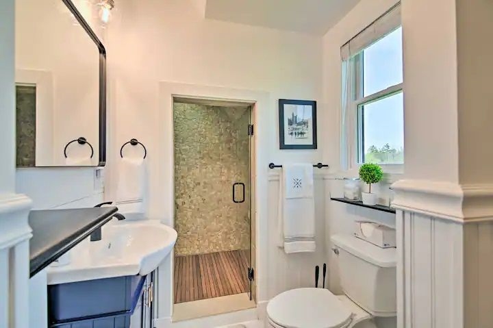 Stylish Loft  1.5 miles to Saratoga Hospital - Photo 11