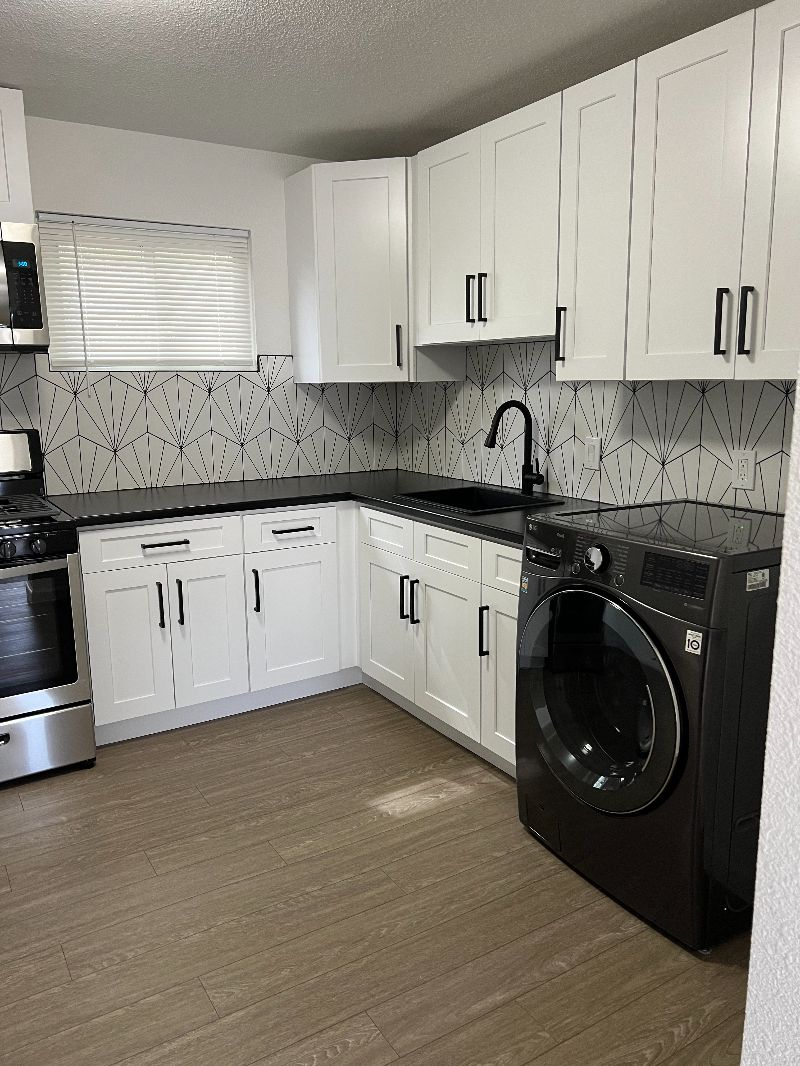 Lovely 2BR / 1 BA Property - 10 - 20 Min from...