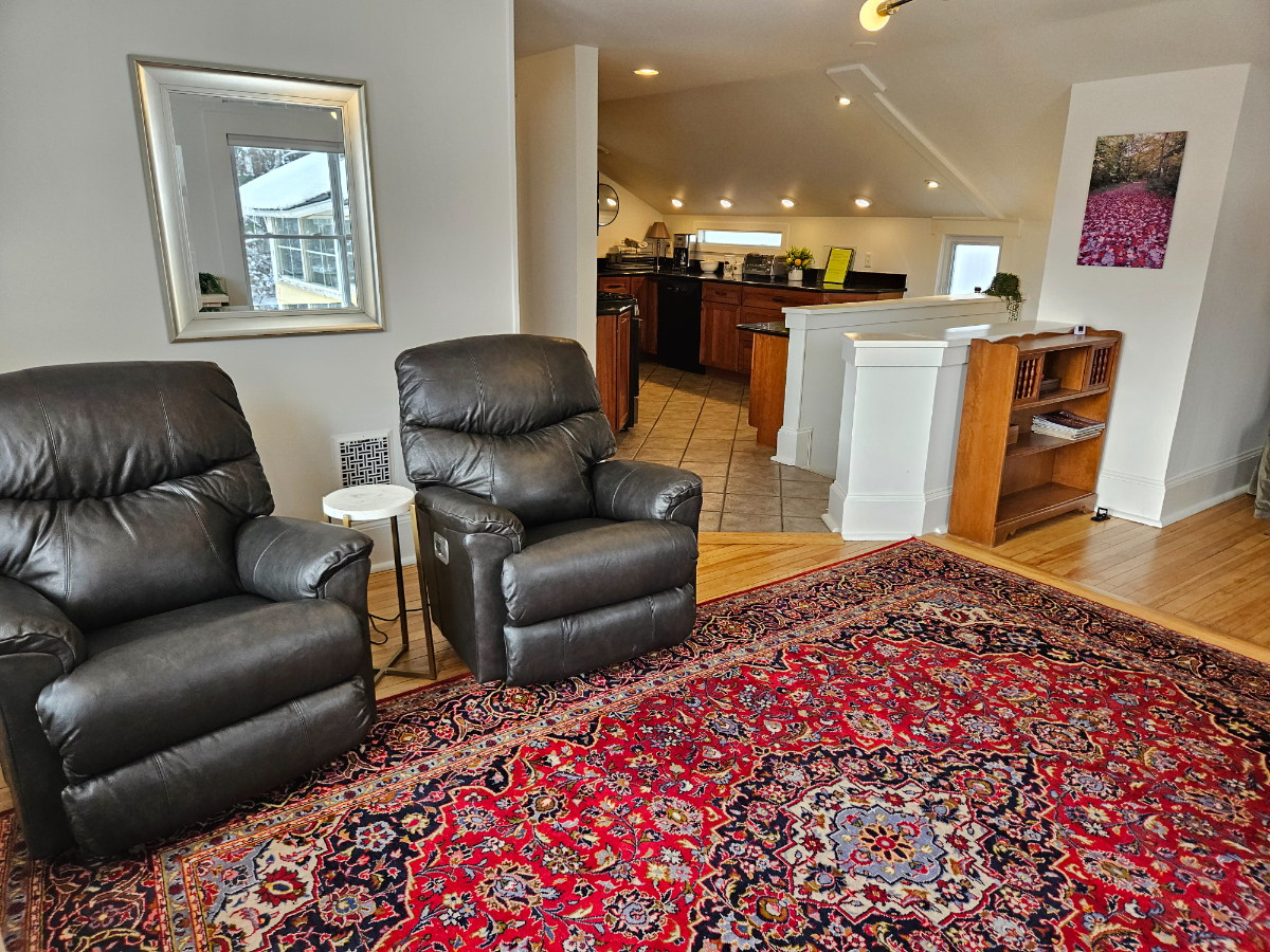 Exceptionally Nice Quiet Apartment in the Village - Photo 2