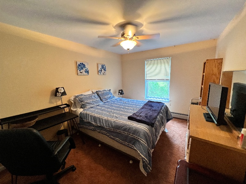 Homey and Quiet - Photo 3