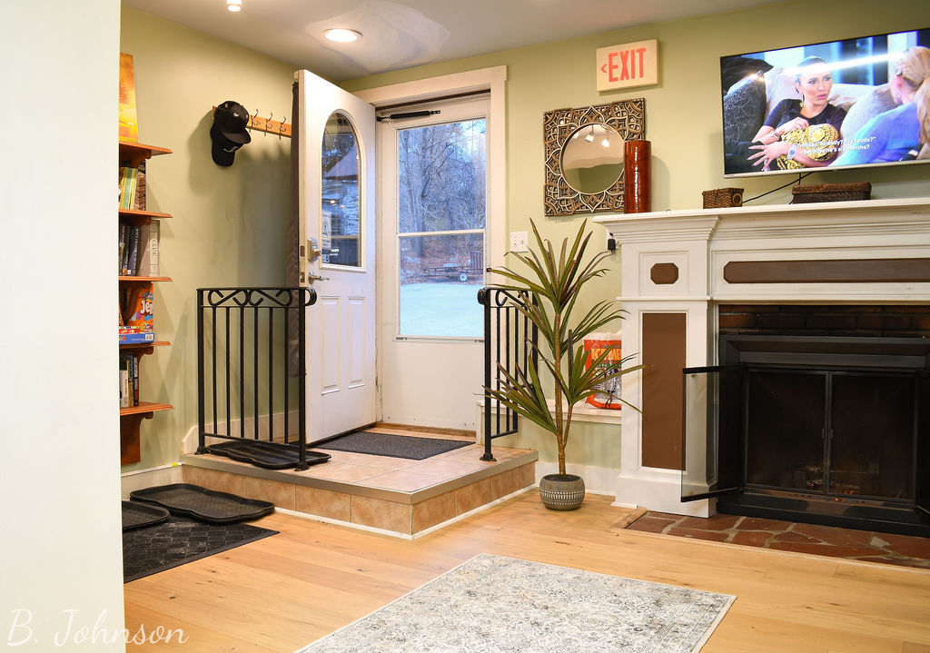 Vermont Shear Heaven Retreat 4bdrm 3.5 bath. Perfect for Families or Work Groups & Contractors - Photo 2