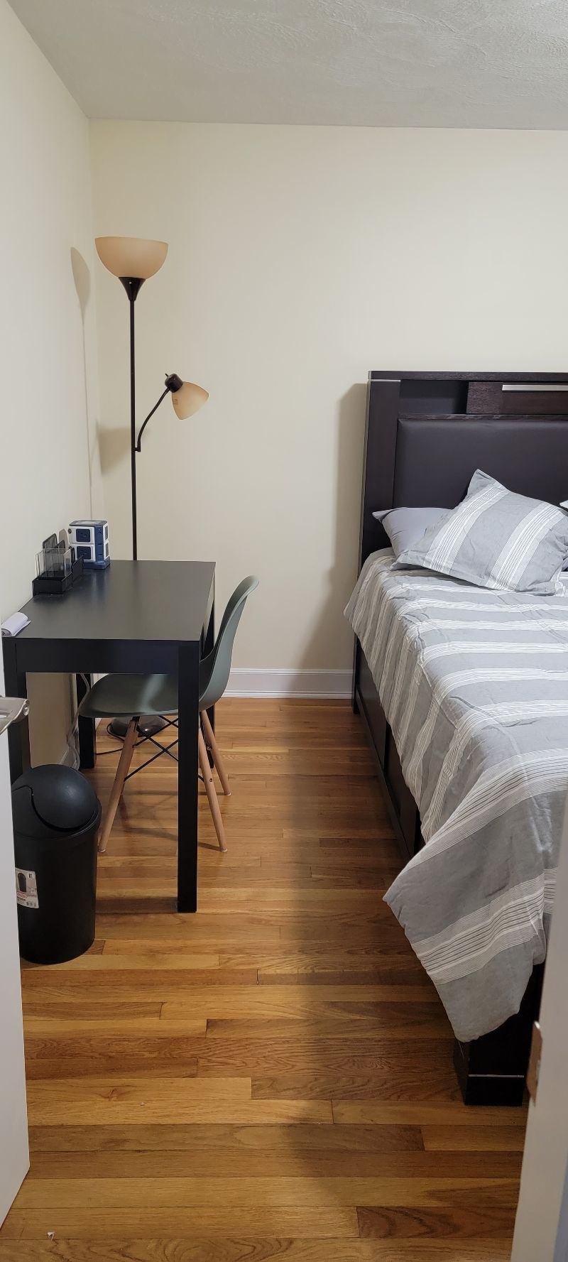 Private room 15min drive to Boston with parking