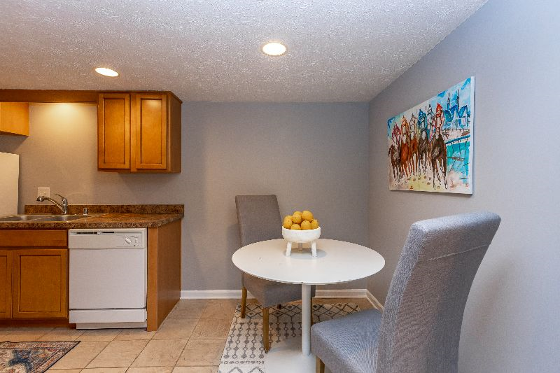 Lexington Abode - Photo 7