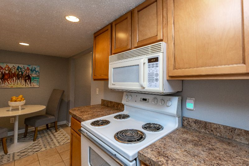 Lexington Abode - Photo 11