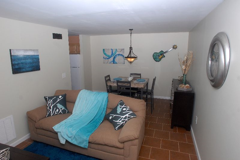 FURNISHED 1 BEDROOM APT - Photo 2