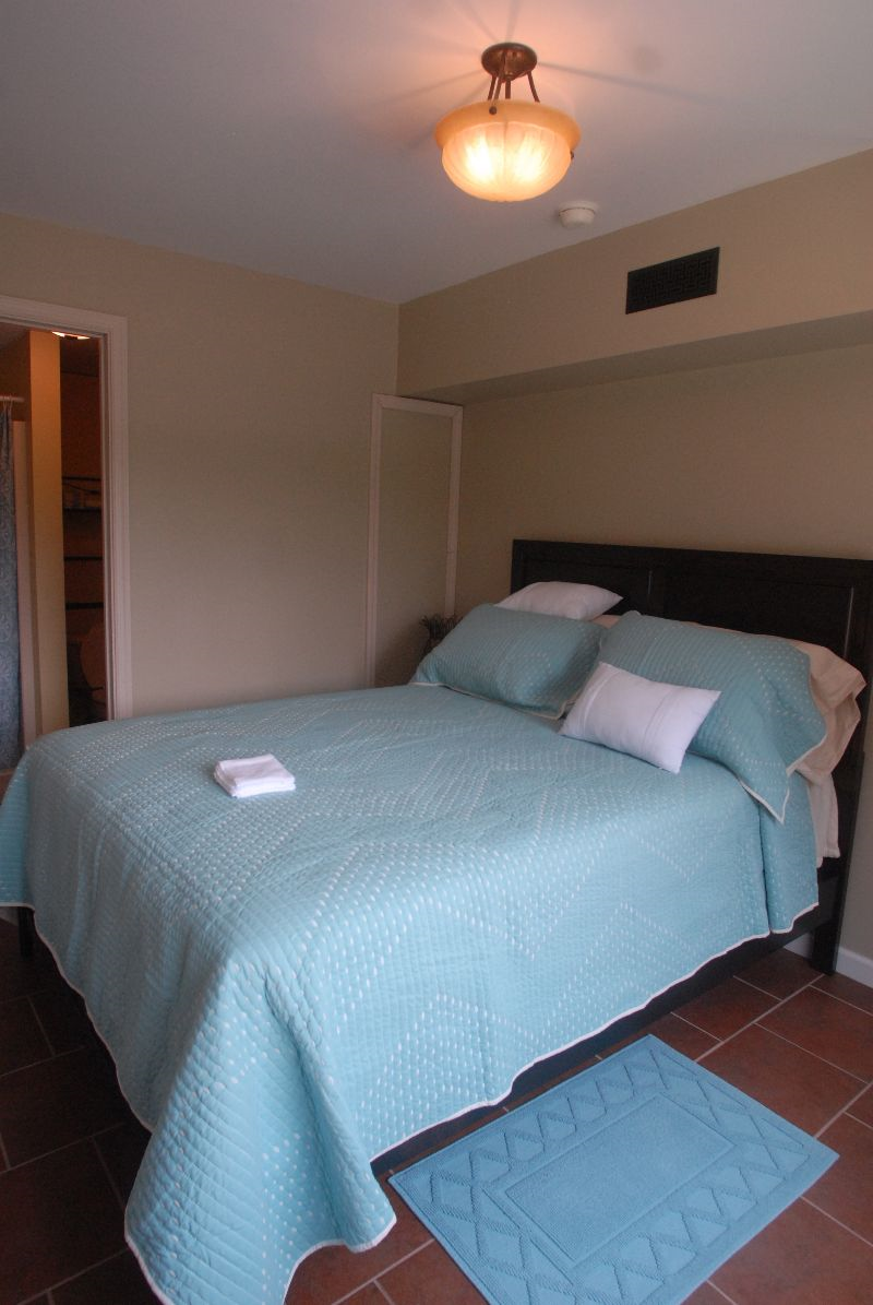 FURNISHED 1 BEDROOM APT - Photo 4