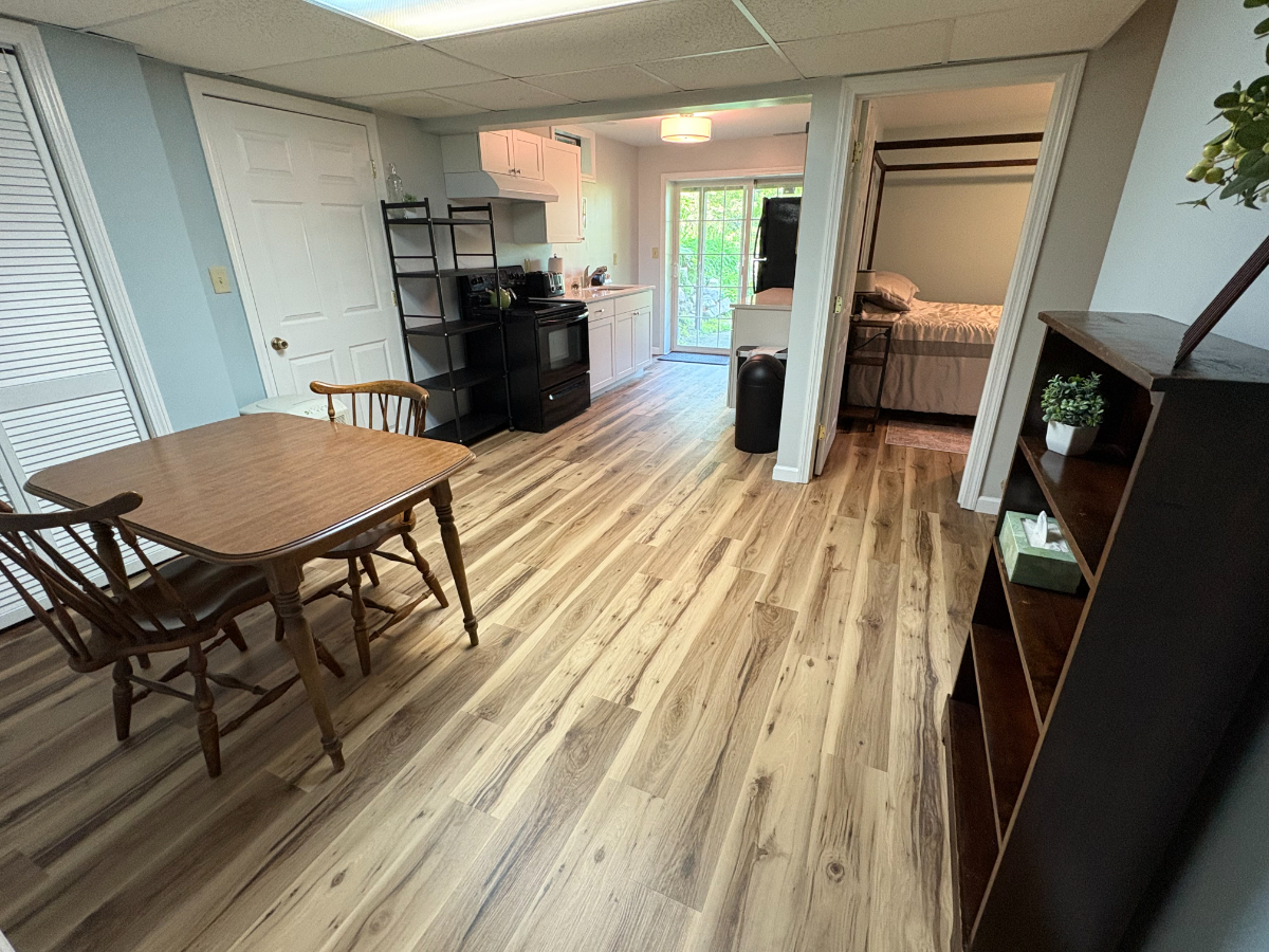 Private Apartment in quiet setting - Photo 7