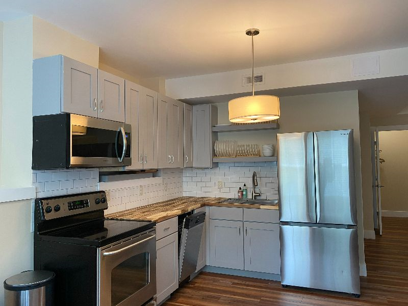 Modern Studio with off-street parking in Belmont - Photo 3