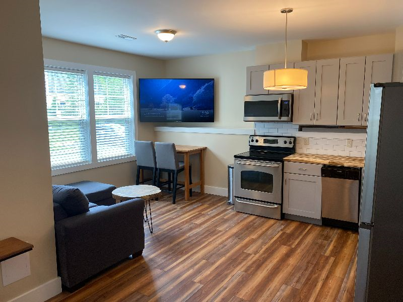 Modern Studio with off-street parking in Belmont