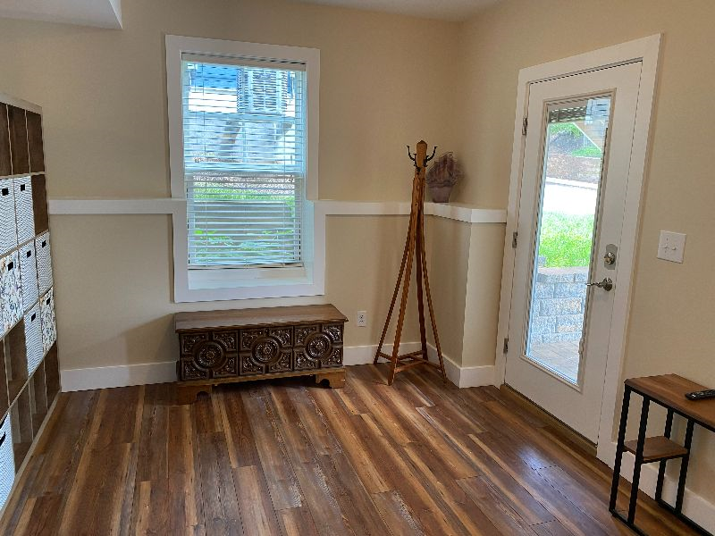 Modern Studio with off-street parking in Belmont - Photo 2