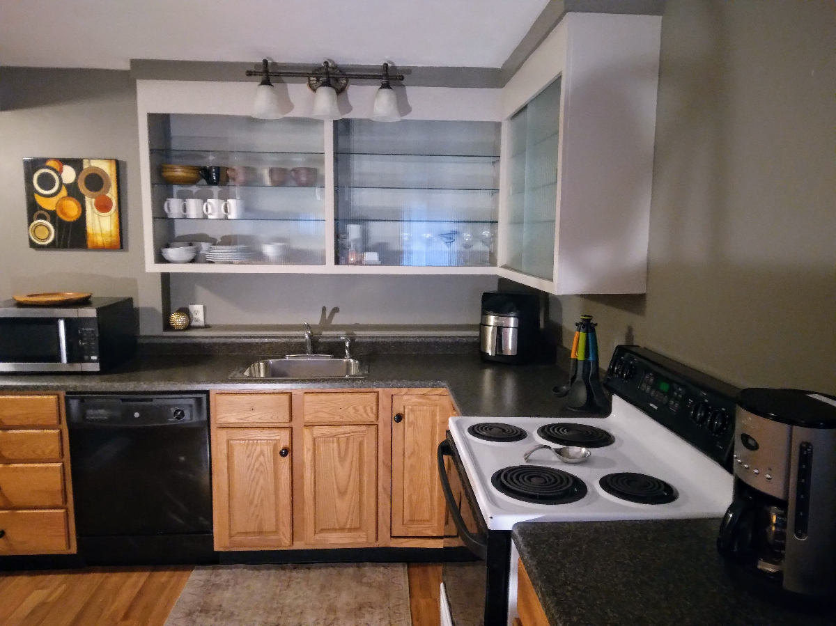 Smart, Cozy Ground-Floor Studio. Apt 3 - Photo 7
