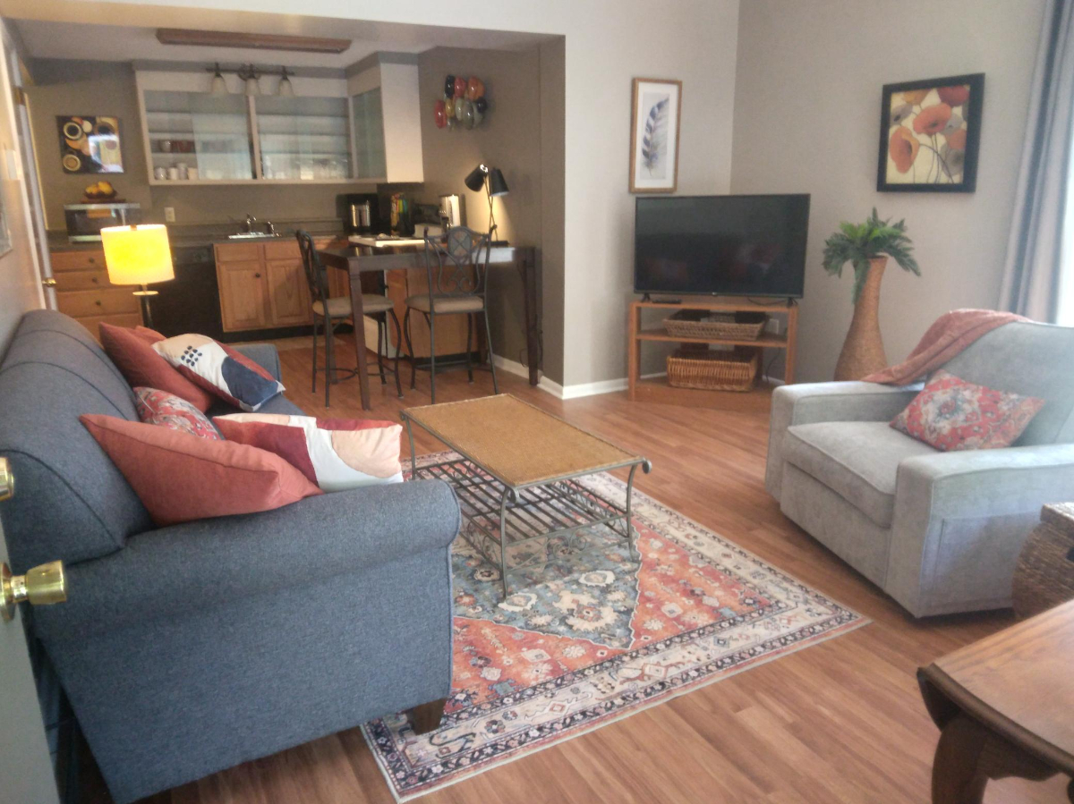 Smart, Cozy Ground-Floor Studio. Apt 3 - Photo 4