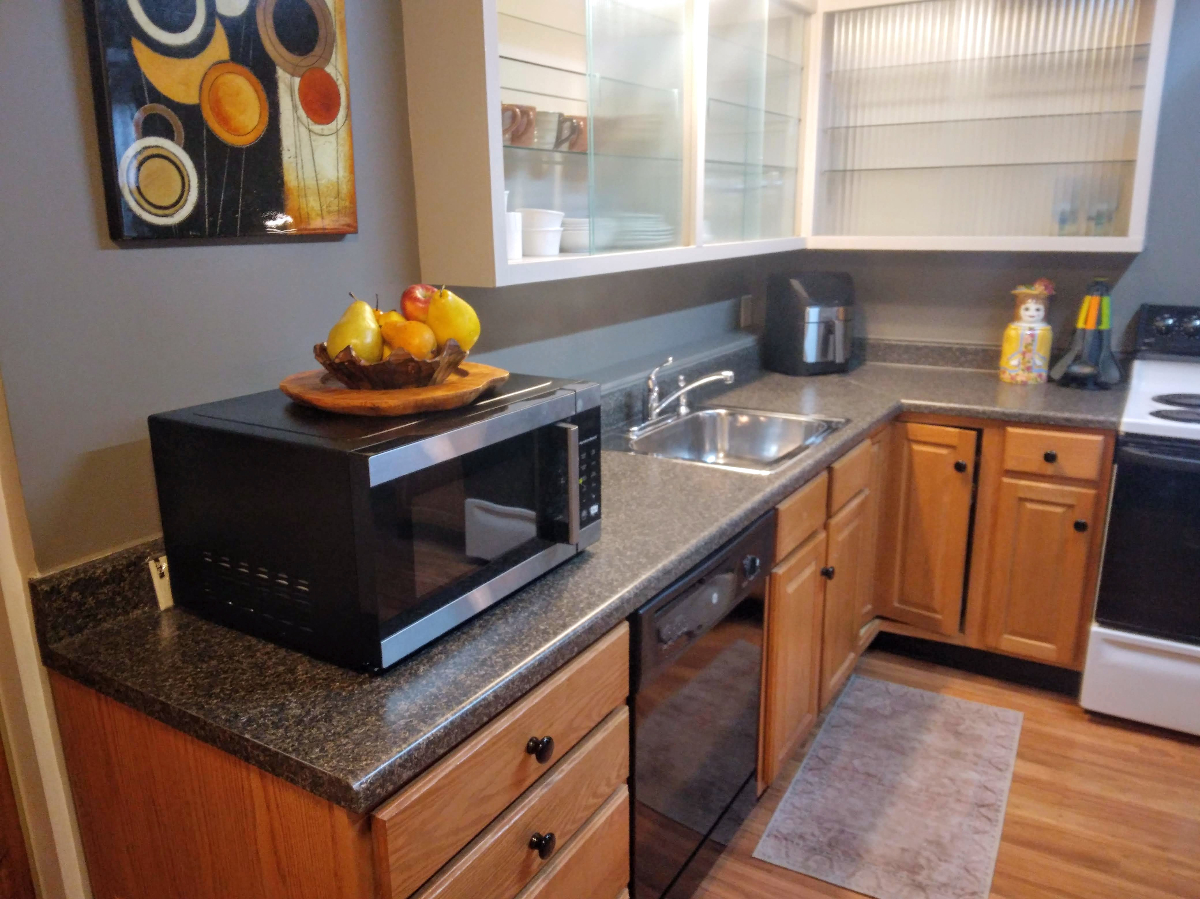 Smart, Cozy Ground-Floor Studio. Apt 3 - Photo 6