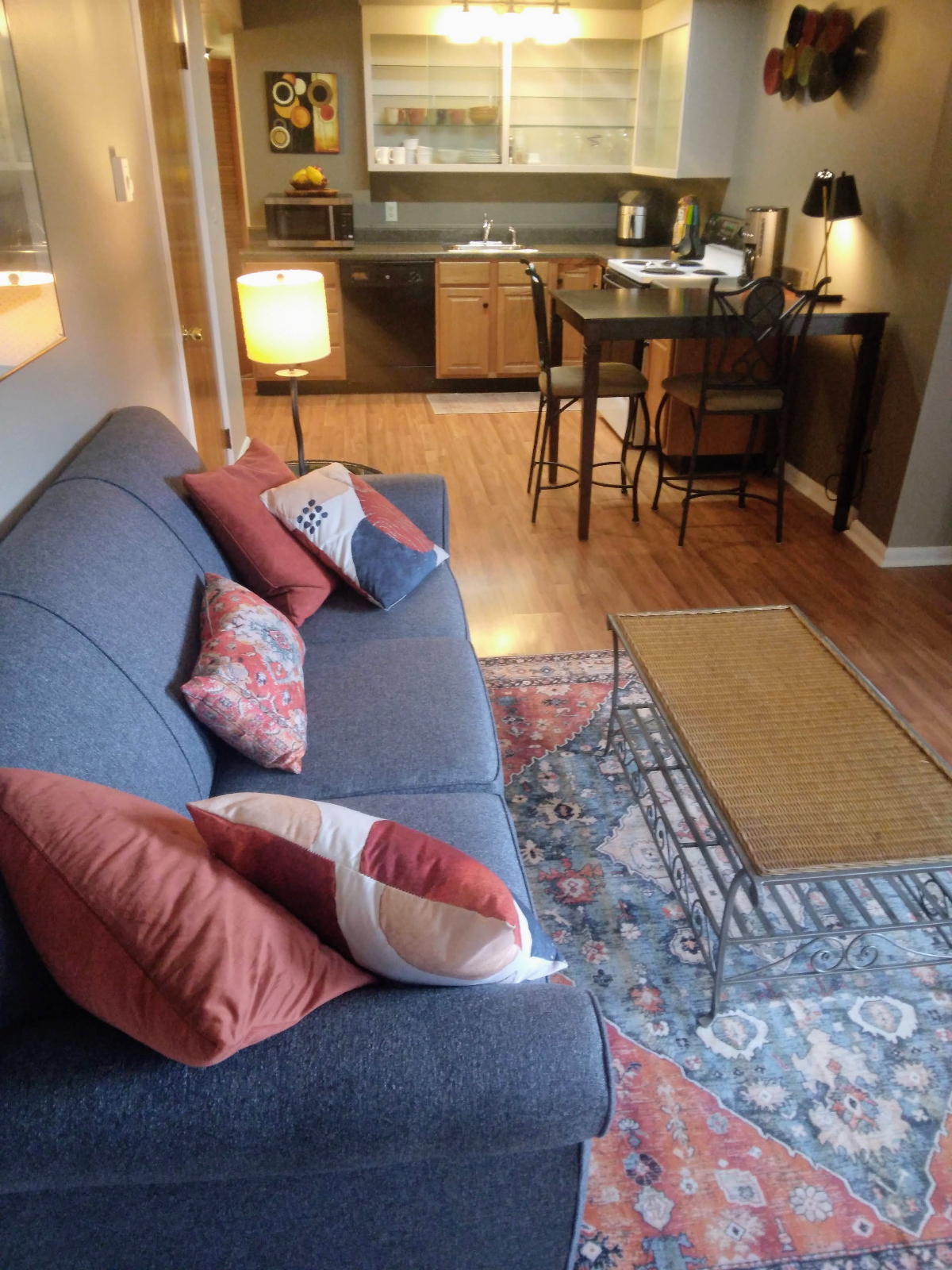 Smart, Cozy Ground-Floor Studio. Apt 3 - Photo 3