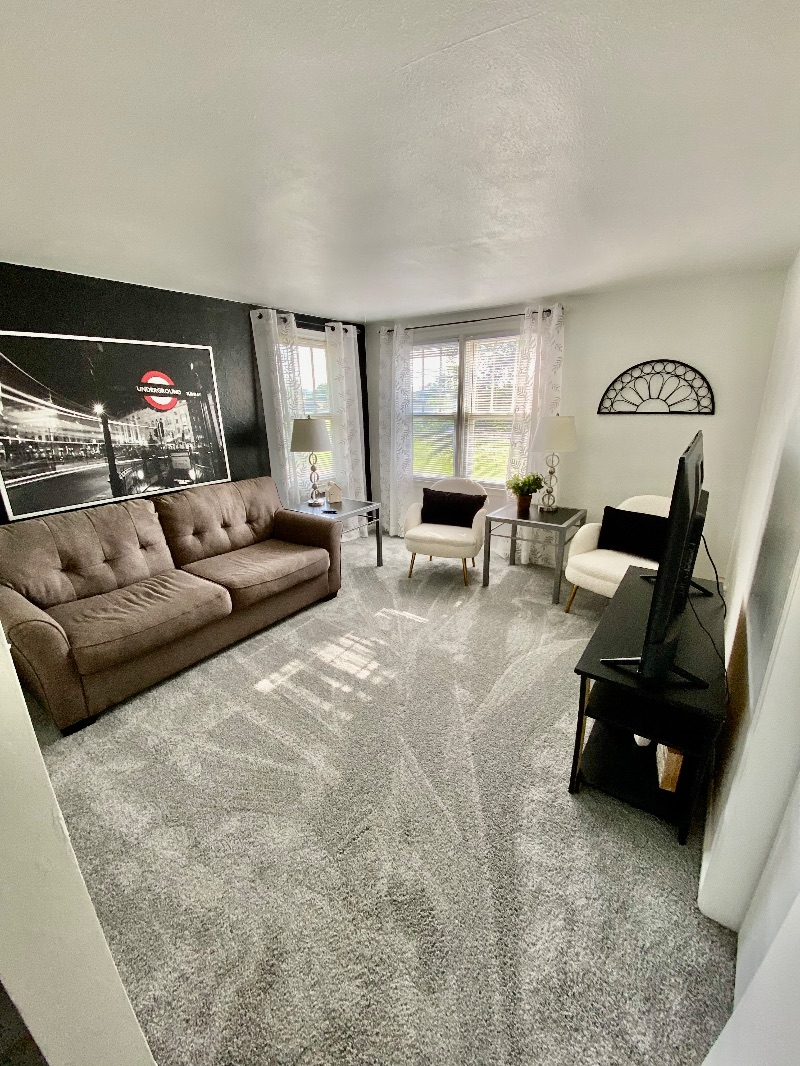 East Peoria-Updated 2nd floor duplex 2mi-hospitals