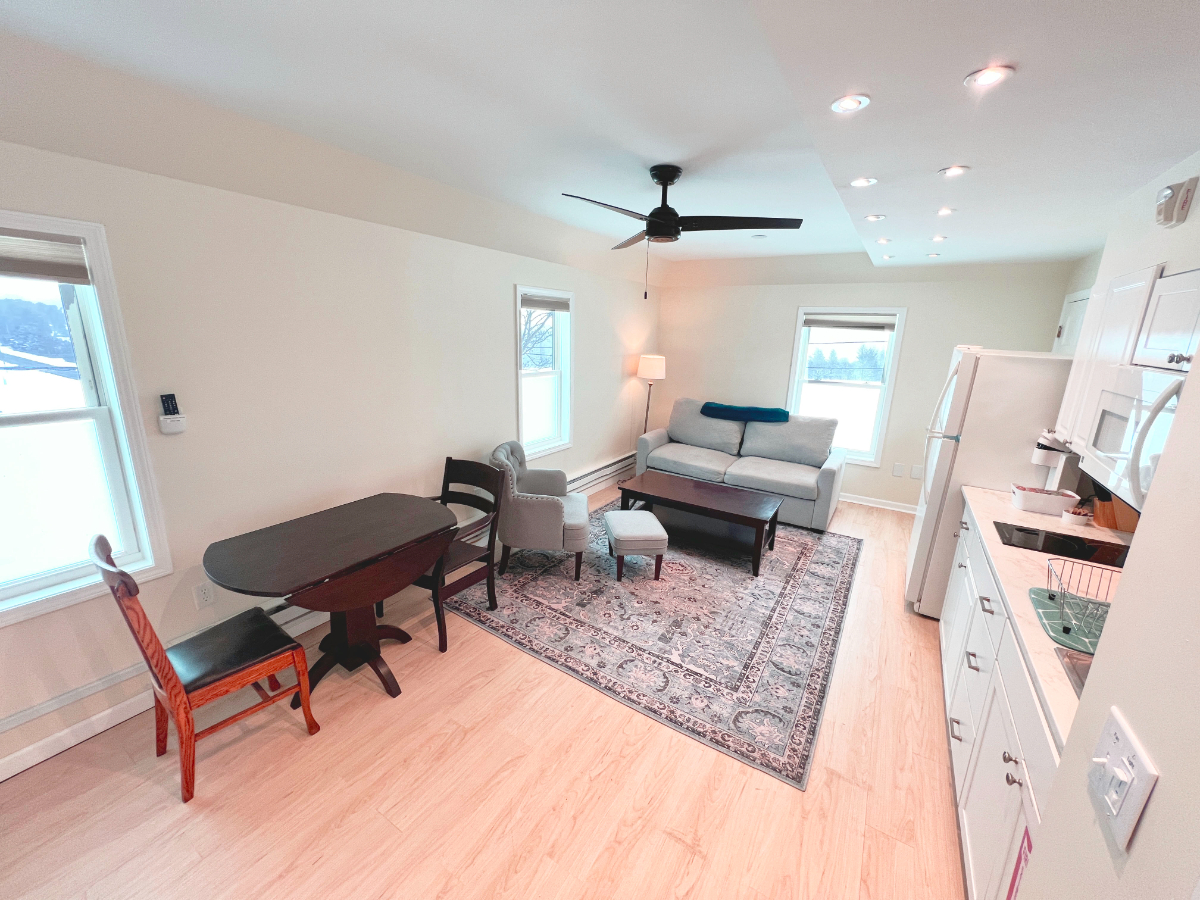 The Farm2 - Huge 1 Bedroom Apt - Washer/Dryer - Photo 4