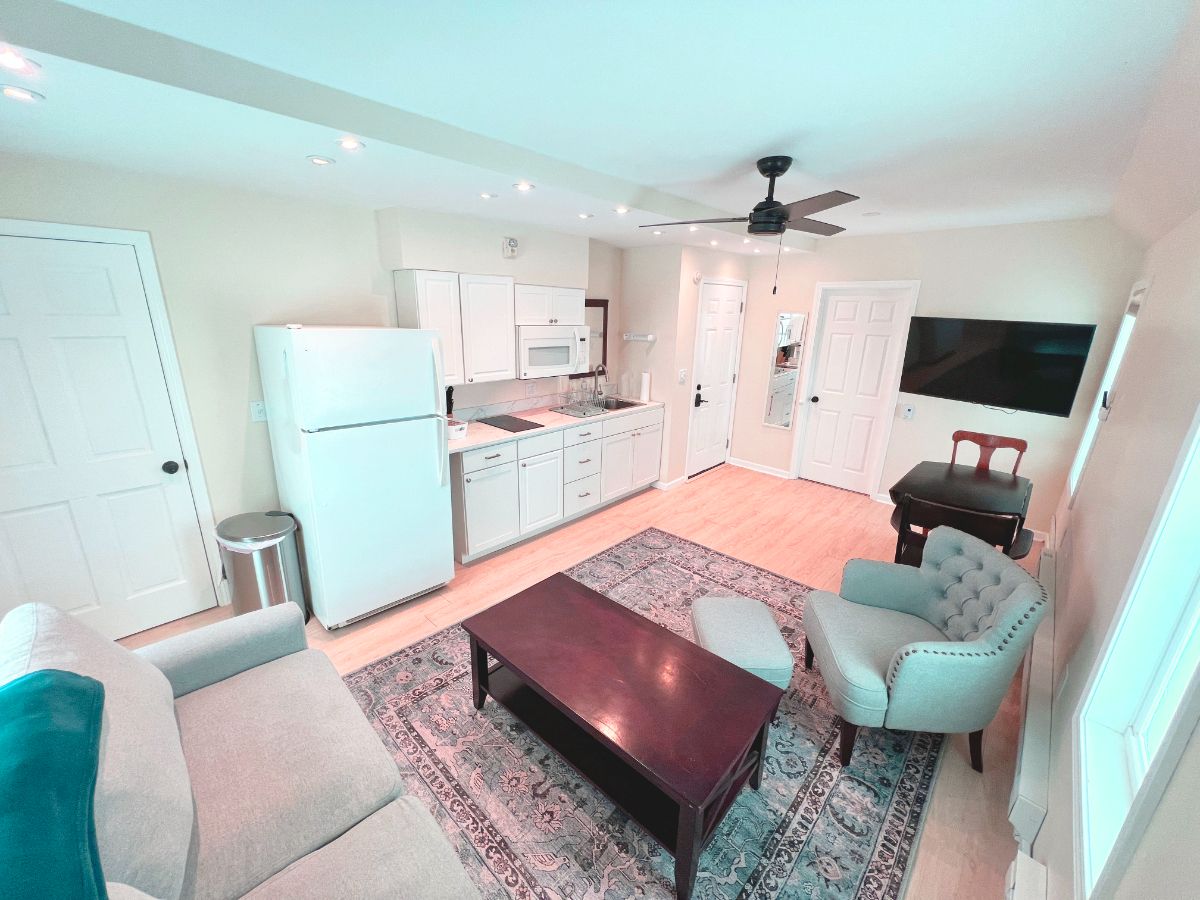 The Farm2 - Huge 1 Bedroom Apt - Washer/Dryer - Photo 2