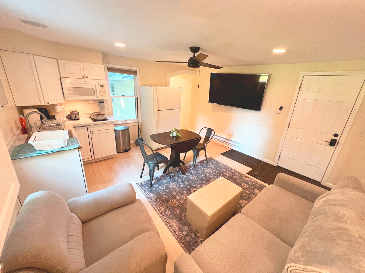 The Farm2 - Huge 1 Bedroom Apt - Washer/Dryer - Photo 2