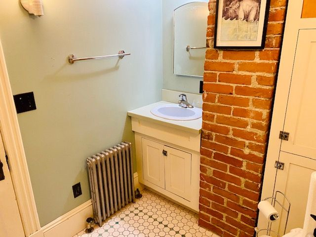 Small 2 bedroom or large 1 bedroom apartment - Photo 4