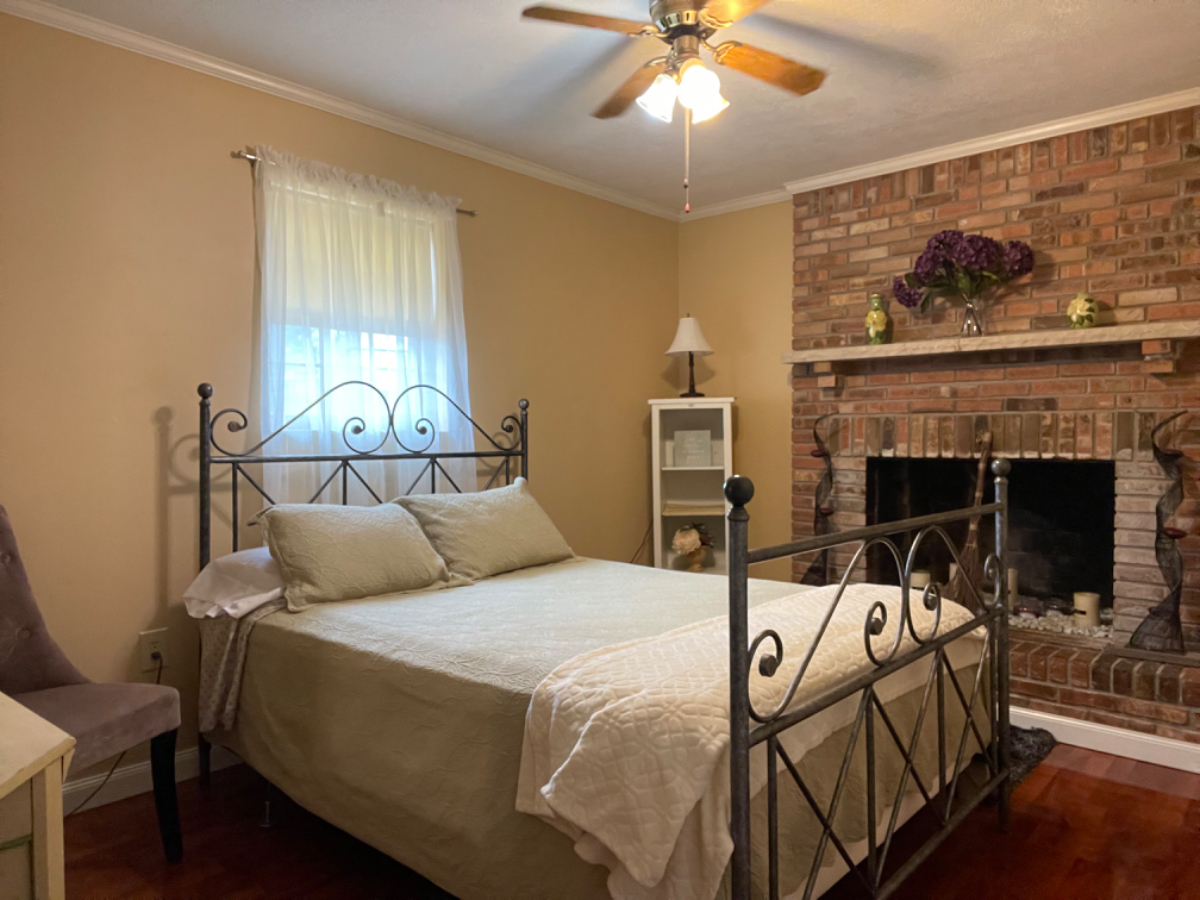 FURNISHED 2 BEDROOM APT.--396 TOLBERT FARM RD, DOWNSTAIRS - Photo 1