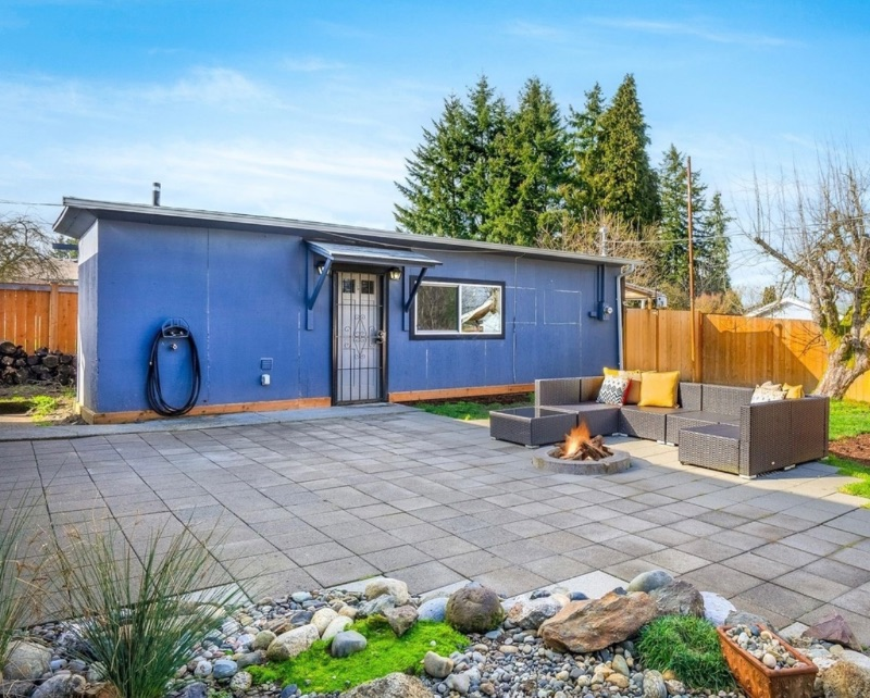 Private home next to Everett Mall Furnished Finder