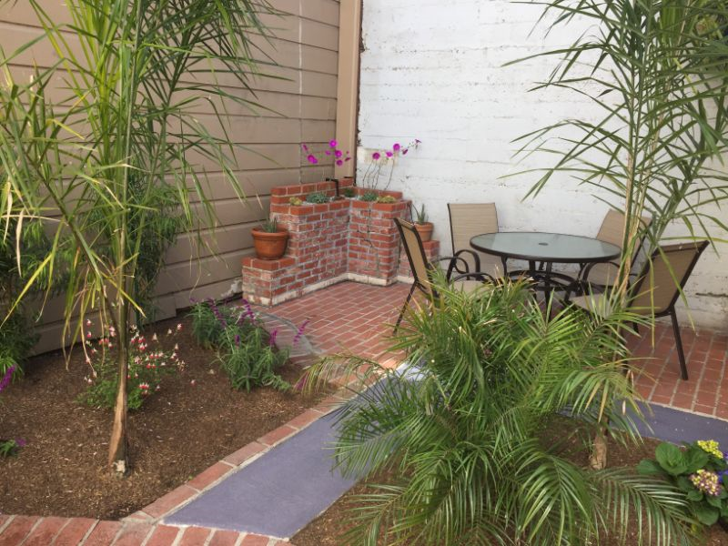 Private Tropical Garden Patio, 9' Walk-inCloset, In-Suite W/D, D/W - Photo 2