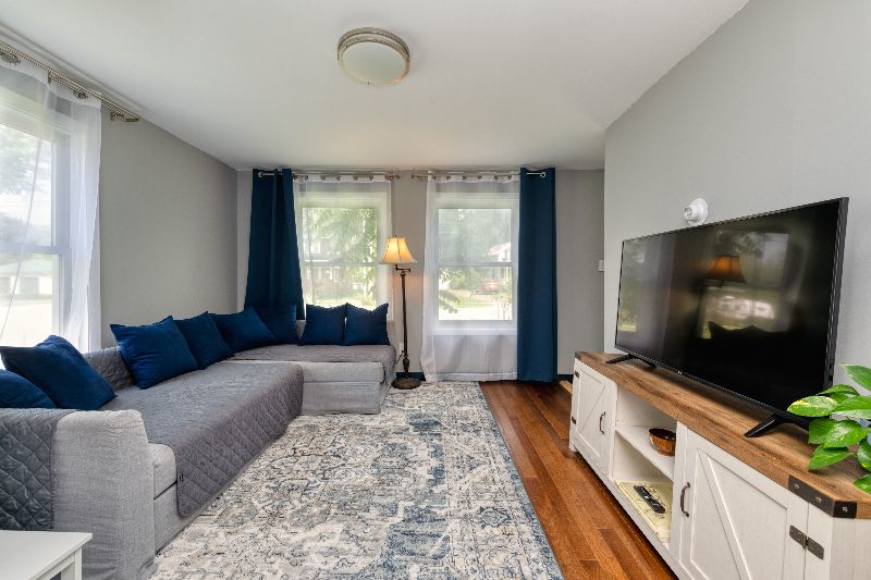 Newly Renovated 2 Bedroom Apartment