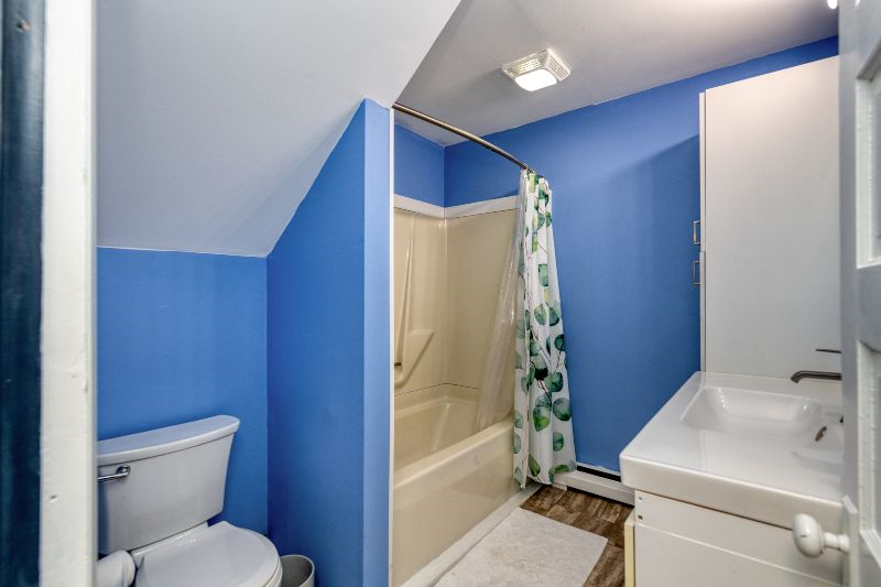 Newly Renovated 2 Bedroom Apartment - Photo 8
