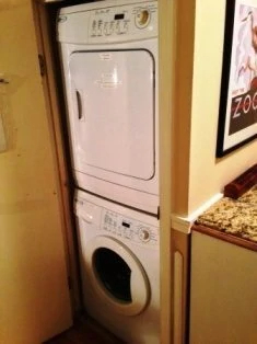Charming 1 BR with Bay Windows and High Ceilings Suite 4 - Photo 4