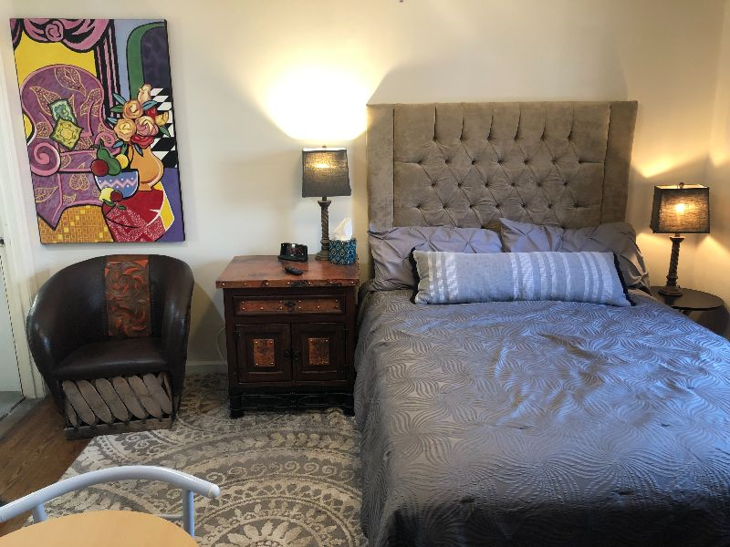 Newly renovated Private studio large bath