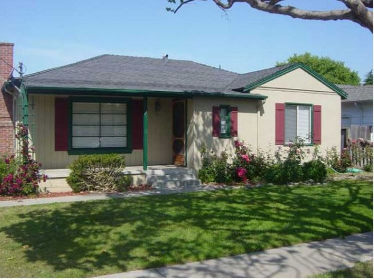 Charming 2 bedroom 1 bath home in North Salinas
