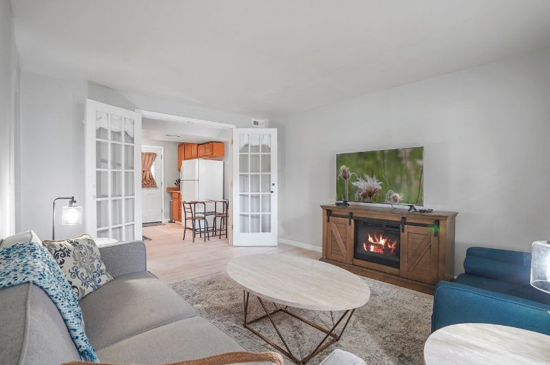 Fully Furnished apartment in South Hill near...