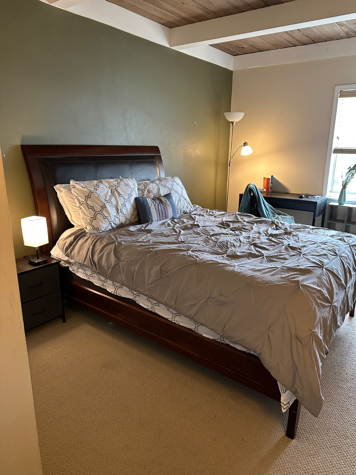 Spacious Master Bedroom w/ Ensuite Walk-in, Bathroom, Secure Parking More - Photo 1