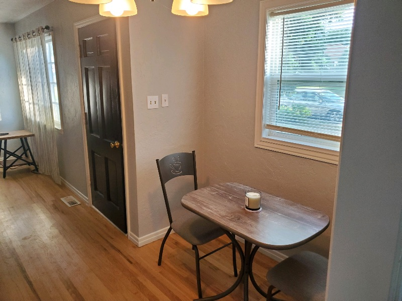 Spacious 2BD 1.5BATH, garage, yard washer and dryer - Photo 5