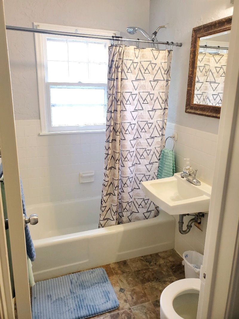 Spacious 2BD 1.5BATH, garage, yard  washer and dryer - Photo 8