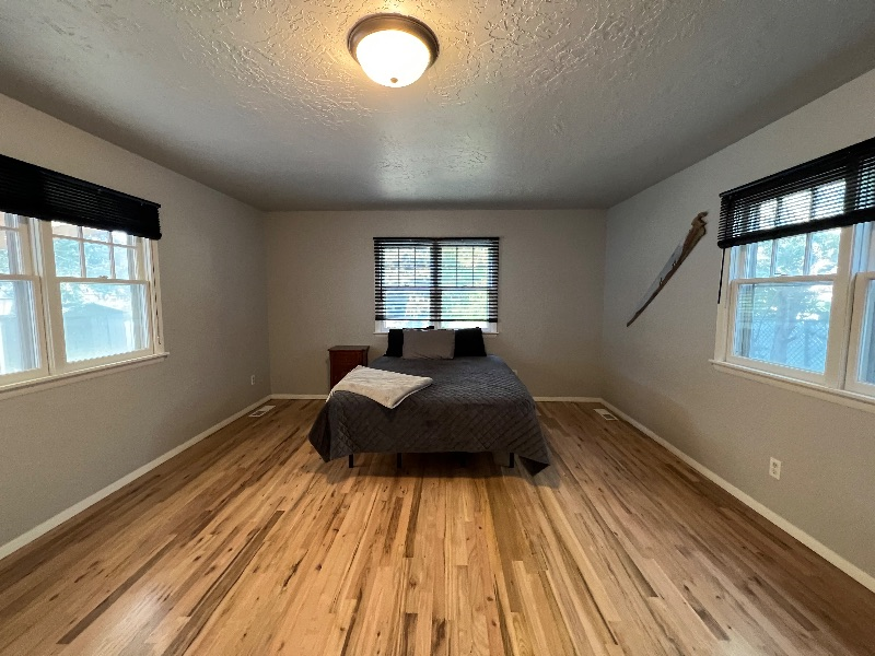 Spacious 2BD 1.5BATH, garage, yard  washer and dryer - Photo 6