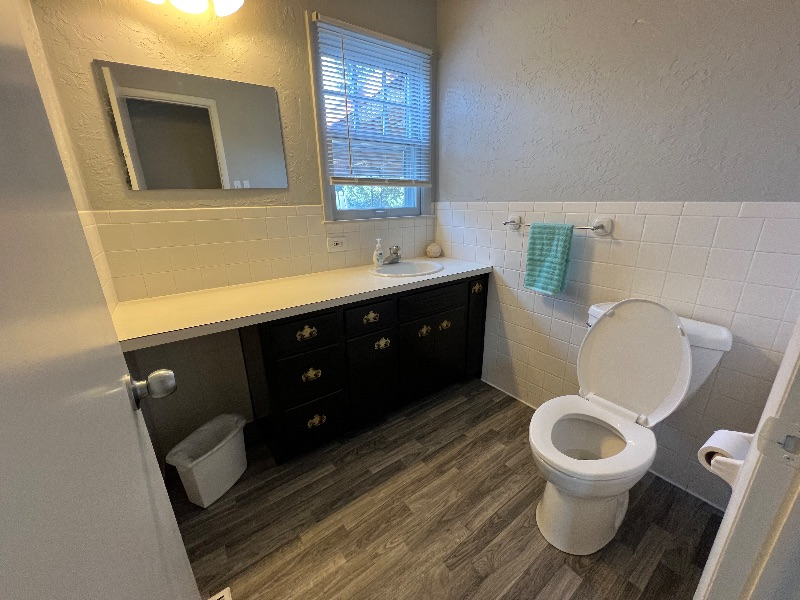 Spacious 2BD 1.5BATH, garage, yard  washer and dryer - Photo 10
