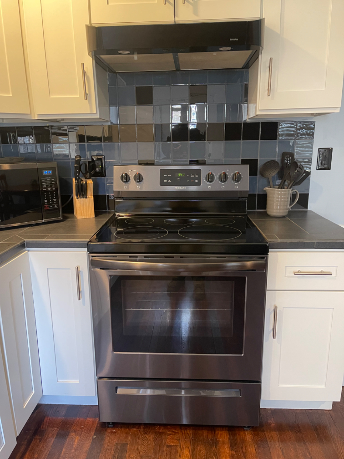 2 BEDROOM--109 MACK ST. - Photo 5