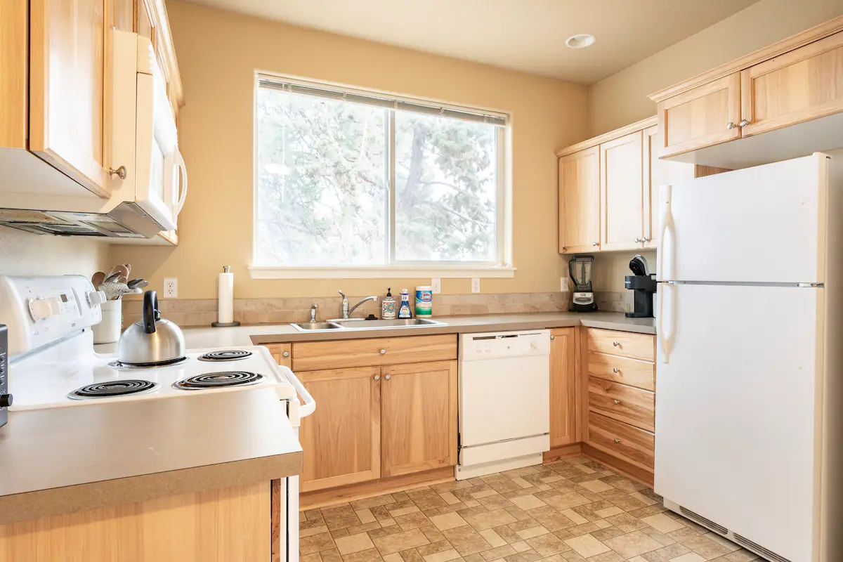 Quiet Furnished 2 Bedrooms Walking Distance to Old Mill - Photo 6