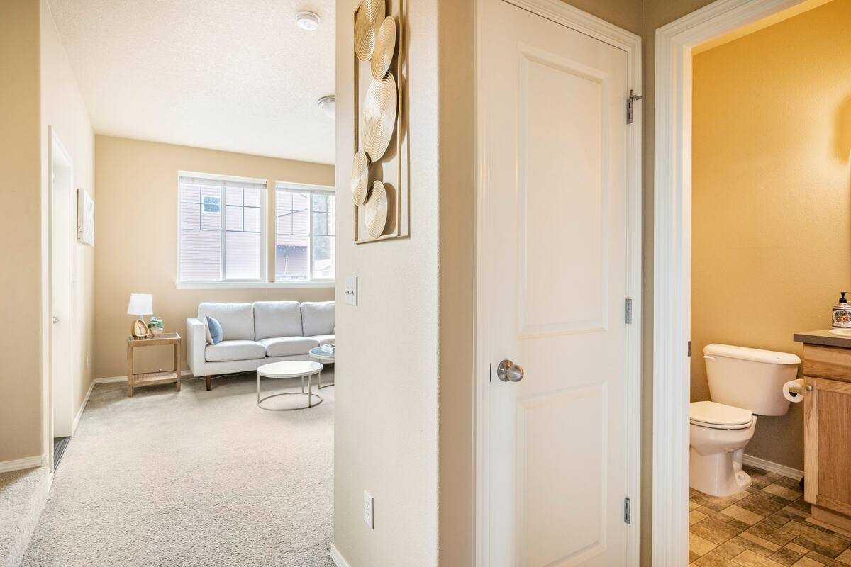 Quiet Furnished 2 Bedrooms Walking Distance to Old Mill - Photo 2