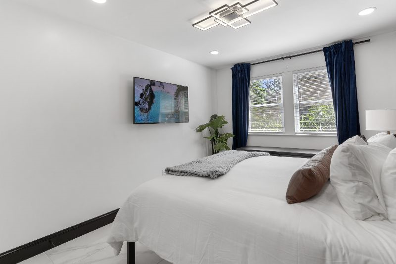 Modern Luxury Apartment in DC - Photo 8