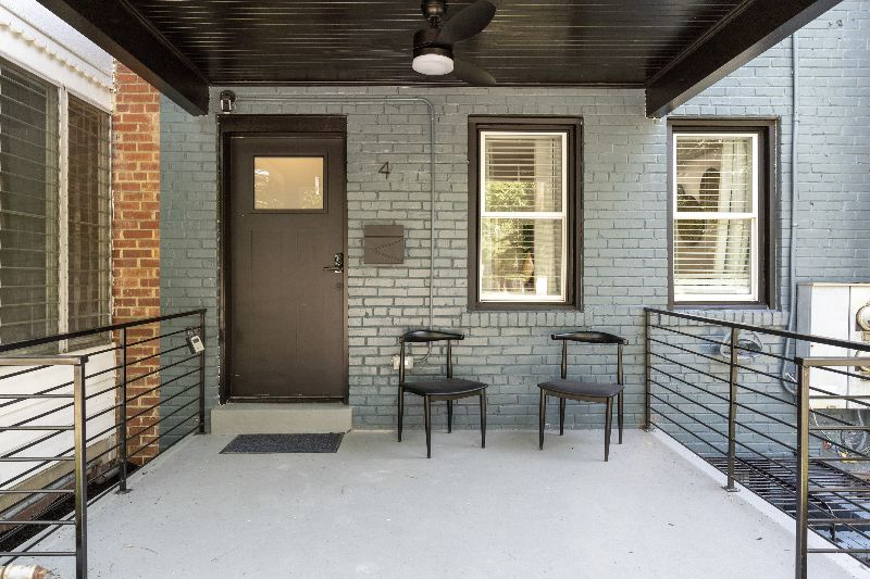 Modern Luxury Apartment in DC - Photo 2