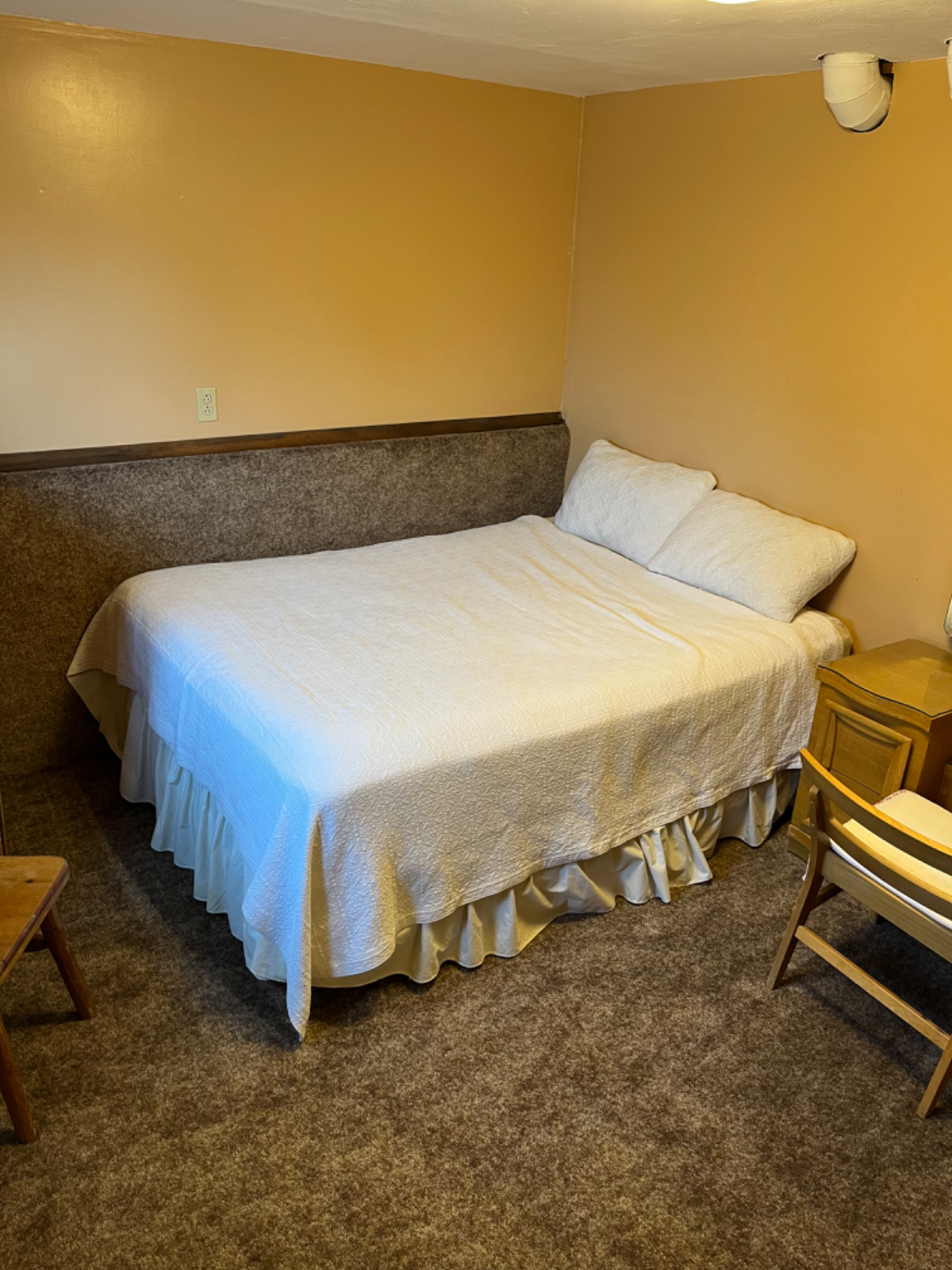 Spacious 2 Bedroom Basement Apartment near our...