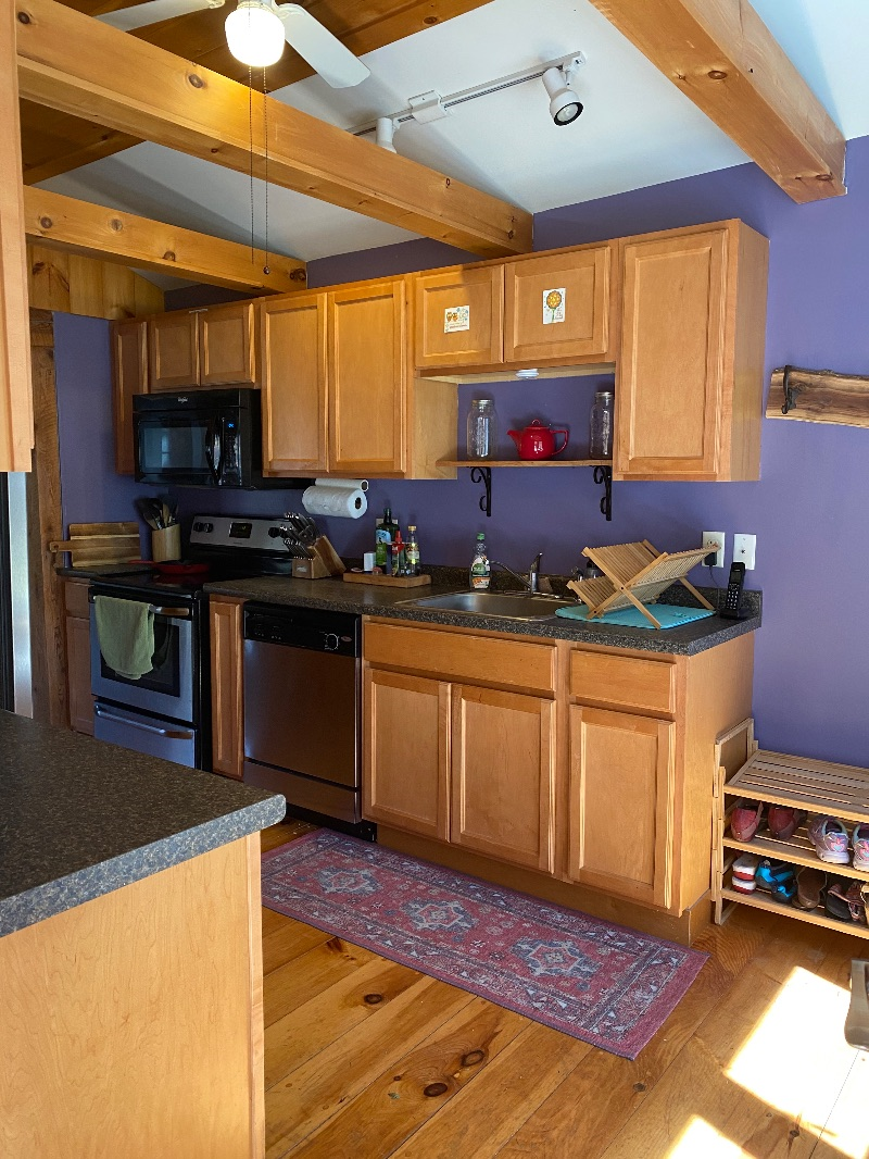 Quiet 3 Bedroom 2 Bath. 10 min to Grace Cottage Hospital. 25 min to Brattleboro Memorial Hospital - Photo 5